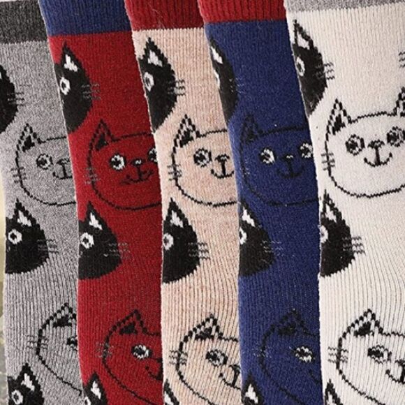 Drawing cat socks   - Picture 2 of 5